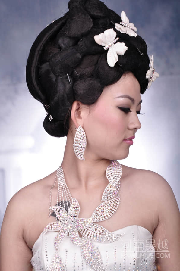 婉約白。