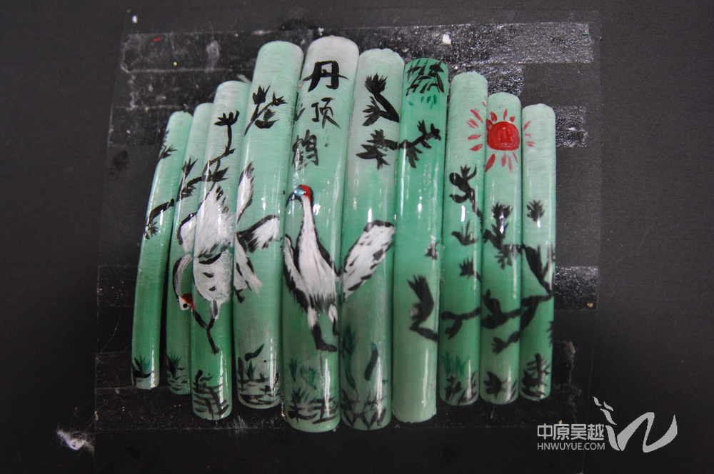 寶色琉璃。