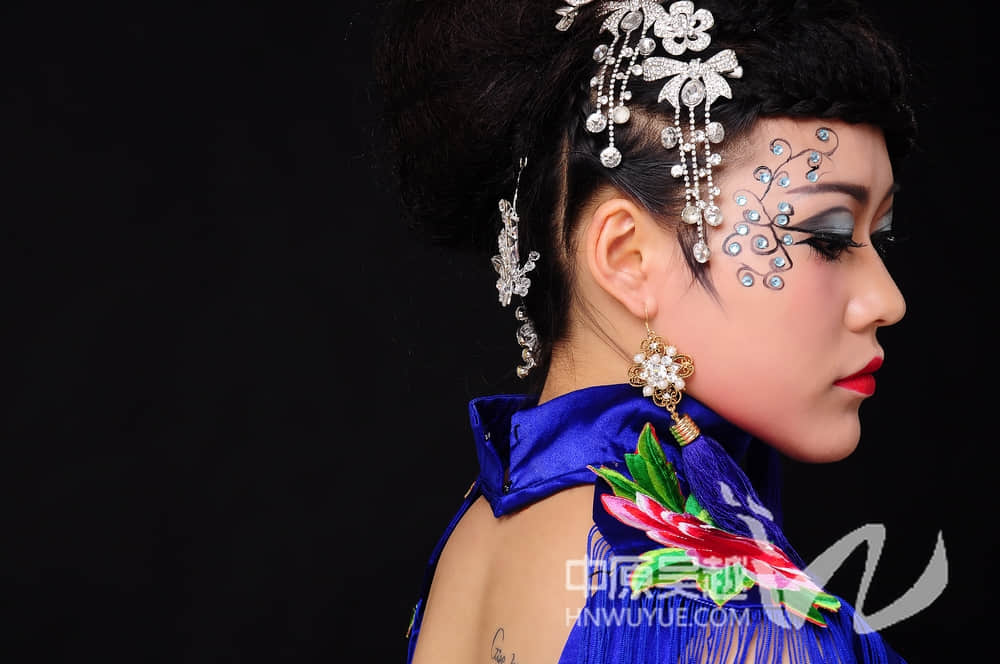 藍(lán)妝紅顏。