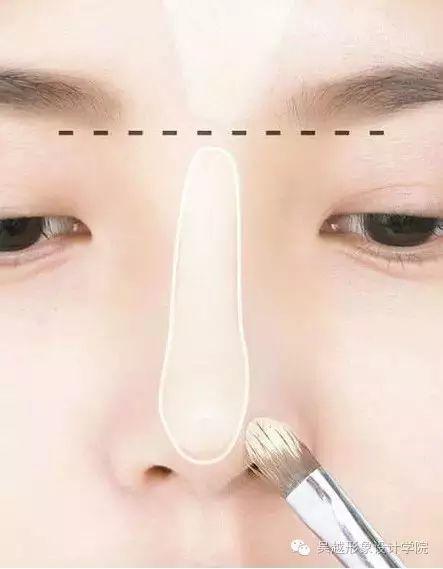 怎么能把妝畫的這么精致，臉顯得那么小呢？我要報(bào)警了！