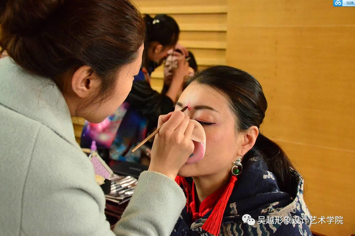 魅麗女人節(jié)，巾幗耀龍城。