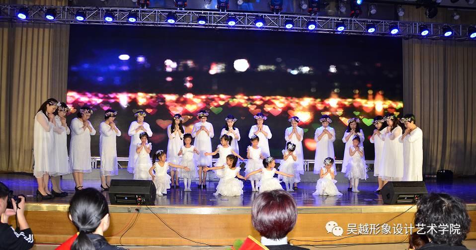魅麗女人節(jié)，巾幗耀龍城。