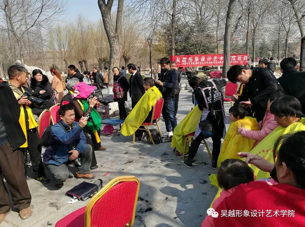 二月二，龍?zhí)ь^，吳越開展“千人義剪”活動