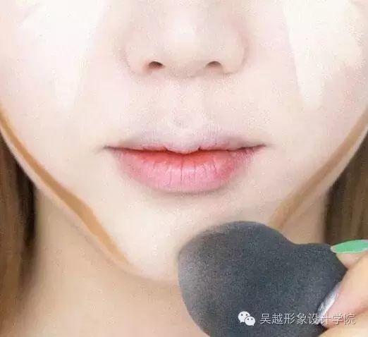 怎么能把妝畫的這么精致，臉顯得那么小呢？我要報(bào)警了！
