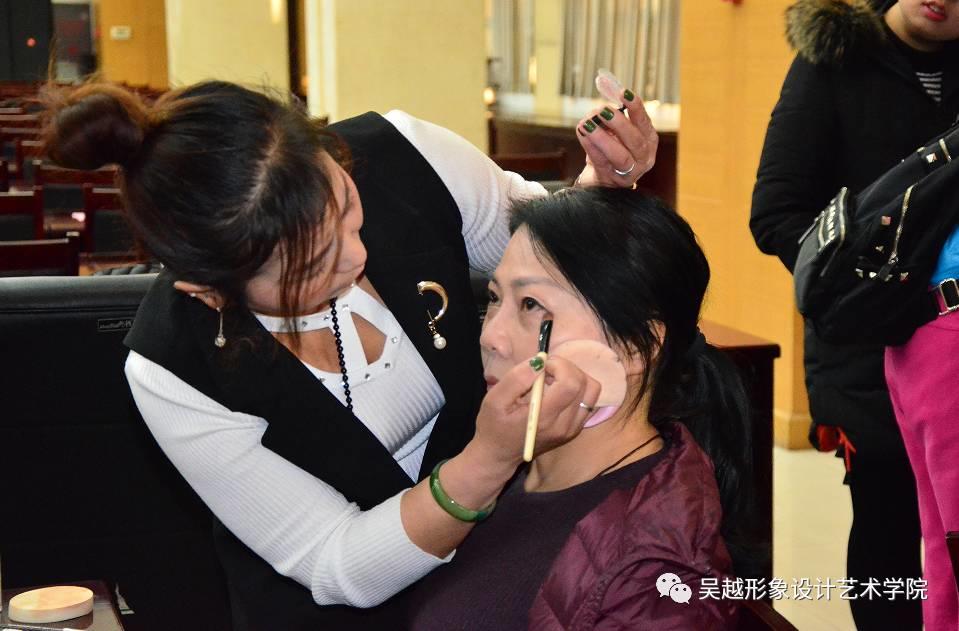 魅麗女人節(jié)，巾幗耀龍城。