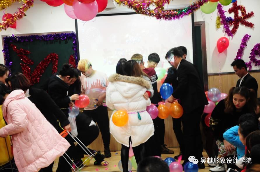 吳越形象設(shè)計(jì)藝術(shù)學(xué)院2016年度元旦文藝晚會(huì)圓滿閉幕！