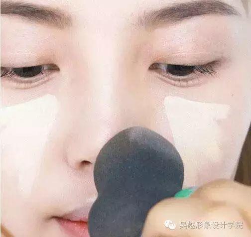 怎么能把妝畫的這么精致，臉顯得那么小呢？我要報(bào)警了！