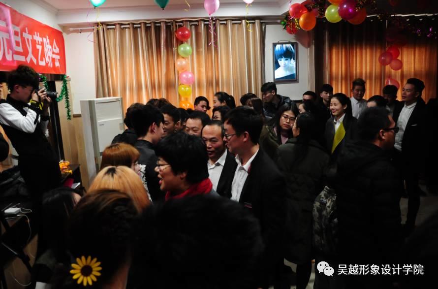 吳越形象設(shè)計(jì)藝術(shù)學(xué)院2016年度元旦文藝晚會(huì)圓滿閉幕！