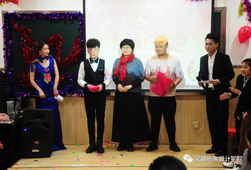 吳越形象設(shè)計(jì)藝術(shù)學(xué)院2016年度元旦文藝晚會(huì)圓滿閉幕！