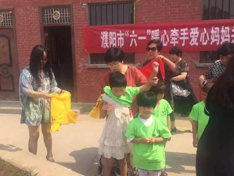 濮陽市婦聯(lián)、女企業(yè)家協(xié)會六一之際關(guān)愛留守兒童，讓愛滿人間