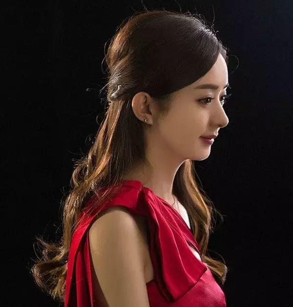 什么發(fā)型的菇?jīng)鲎詈每?？?dāng)然是扎著半扎發(fā)的小仙女啦~