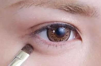 臥蠶真的太重要了，沒有也要畫出來！
