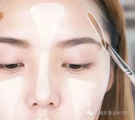 怎么能把妝畫的這么精致，臉顯得那么小呢？我要報(bào)警了！