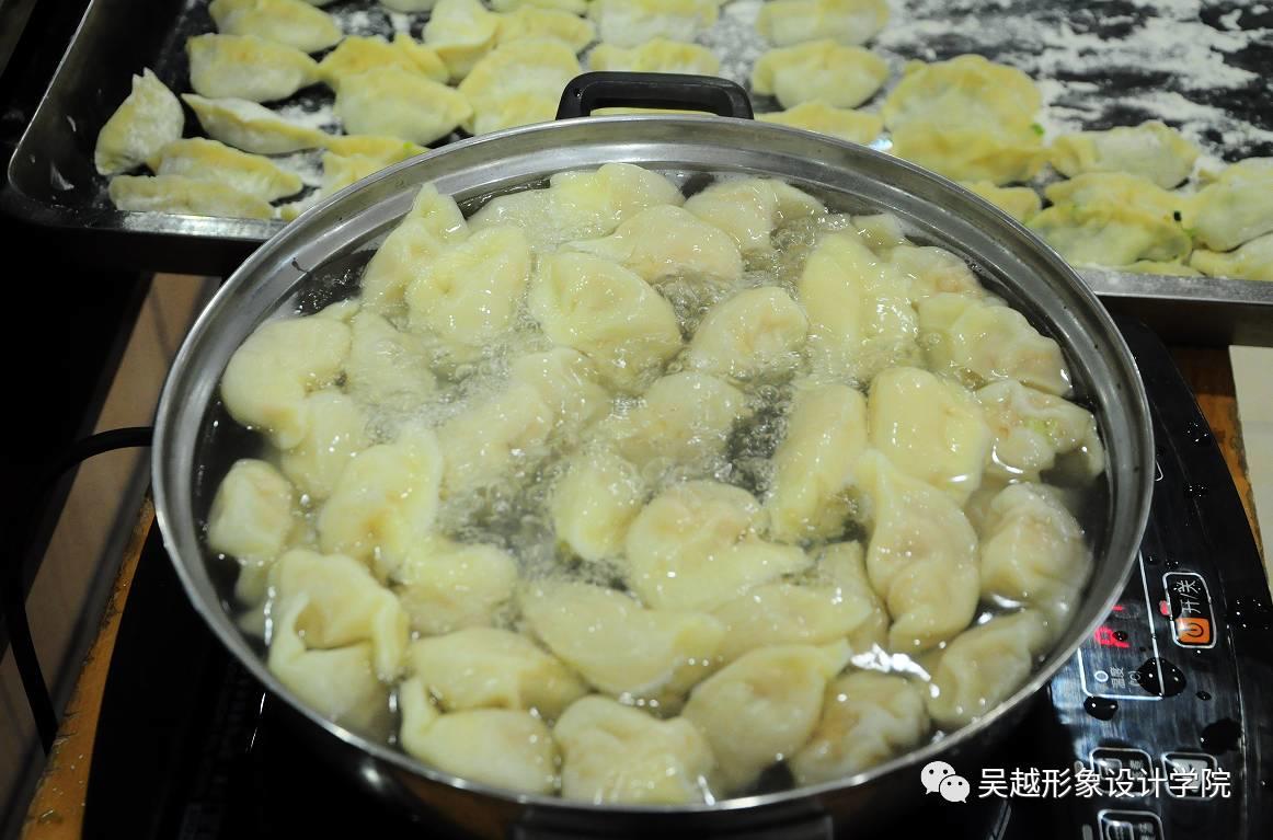 【班級(jí)風(fēng)采】別有風(fēng)味餃子情！