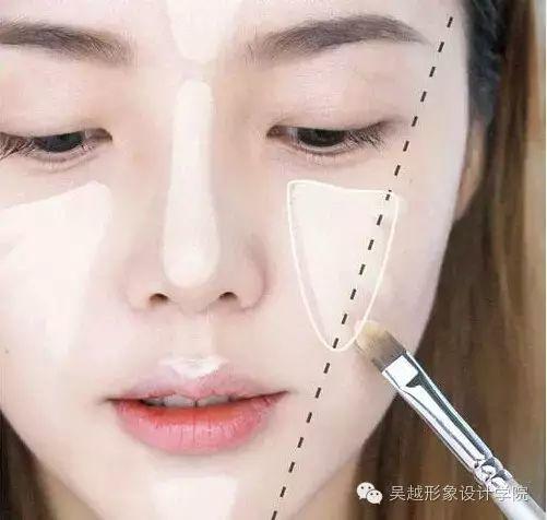 怎么能把妝畫的這么精致，臉顯得那么小呢？我要報(bào)警了！