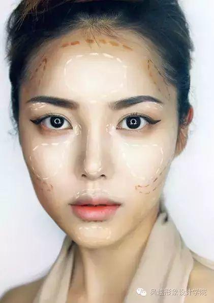怎么能把妝畫的這么精致，臉顯得那么小呢？我要報(bào)警了！