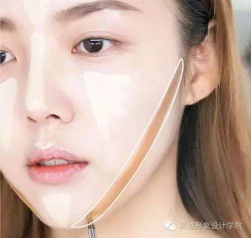 怎么能把妝畫的這么精致，臉顯得那么小呢？我要報(bào)警了！