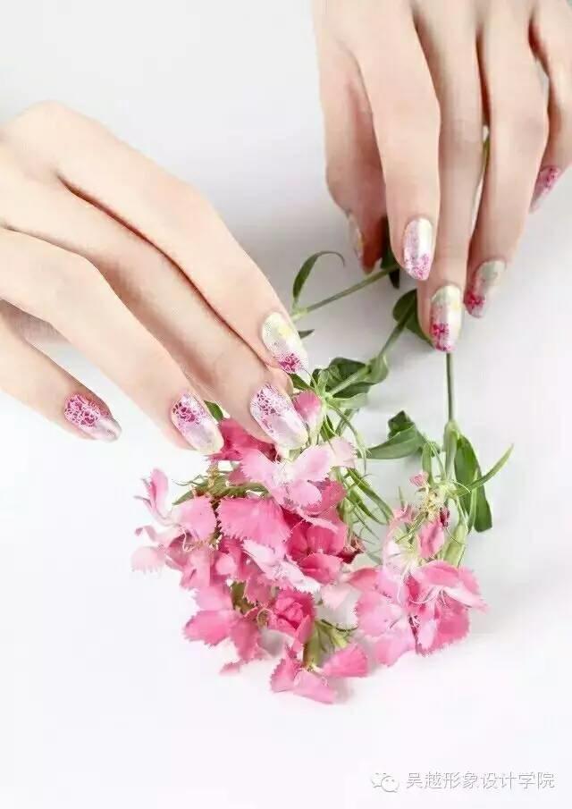 4月彩繪|嗨！菇?jīng)瞿阍摀Q色啦....