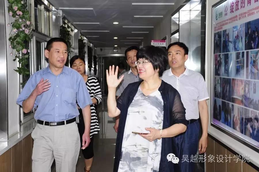 民政局李子春副局長和退伍安置辦盧林英科長來我校調(diào)研工作