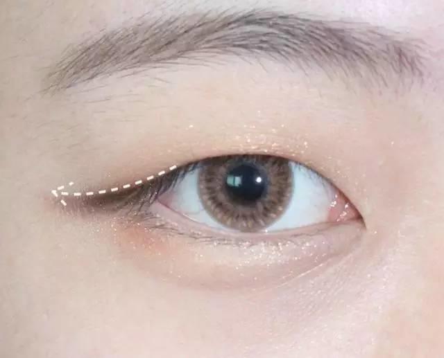 把眼線畫(huà)成這樣，你才知道自己有多漂亮！
