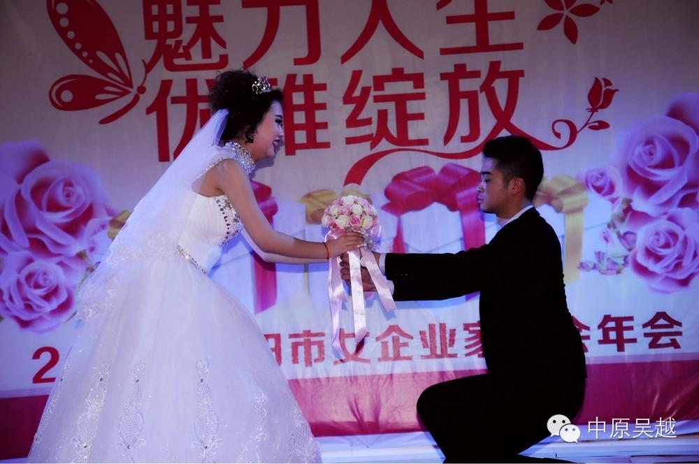 【吳越學(xué)?！繀窃綄W(xué)校的學(xué)員們積極參與以“魅力人生優(yōu)雅綻放”為主題的2015年全市女企業(yè)家協(xié)會年會。
