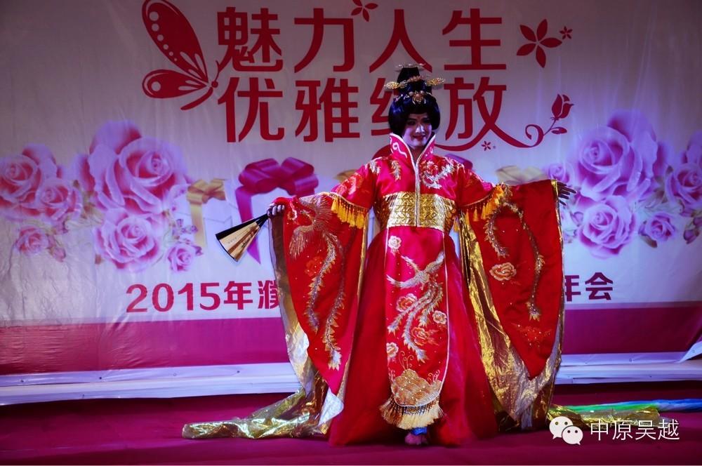 【吳越學(xué)?！繀窃綄W(xué)校的學(xué)員們積極參與以“魅力人生優(yōu)雅綻放”為主題的2015年全市女企業(yè)家協(xié)會年會。