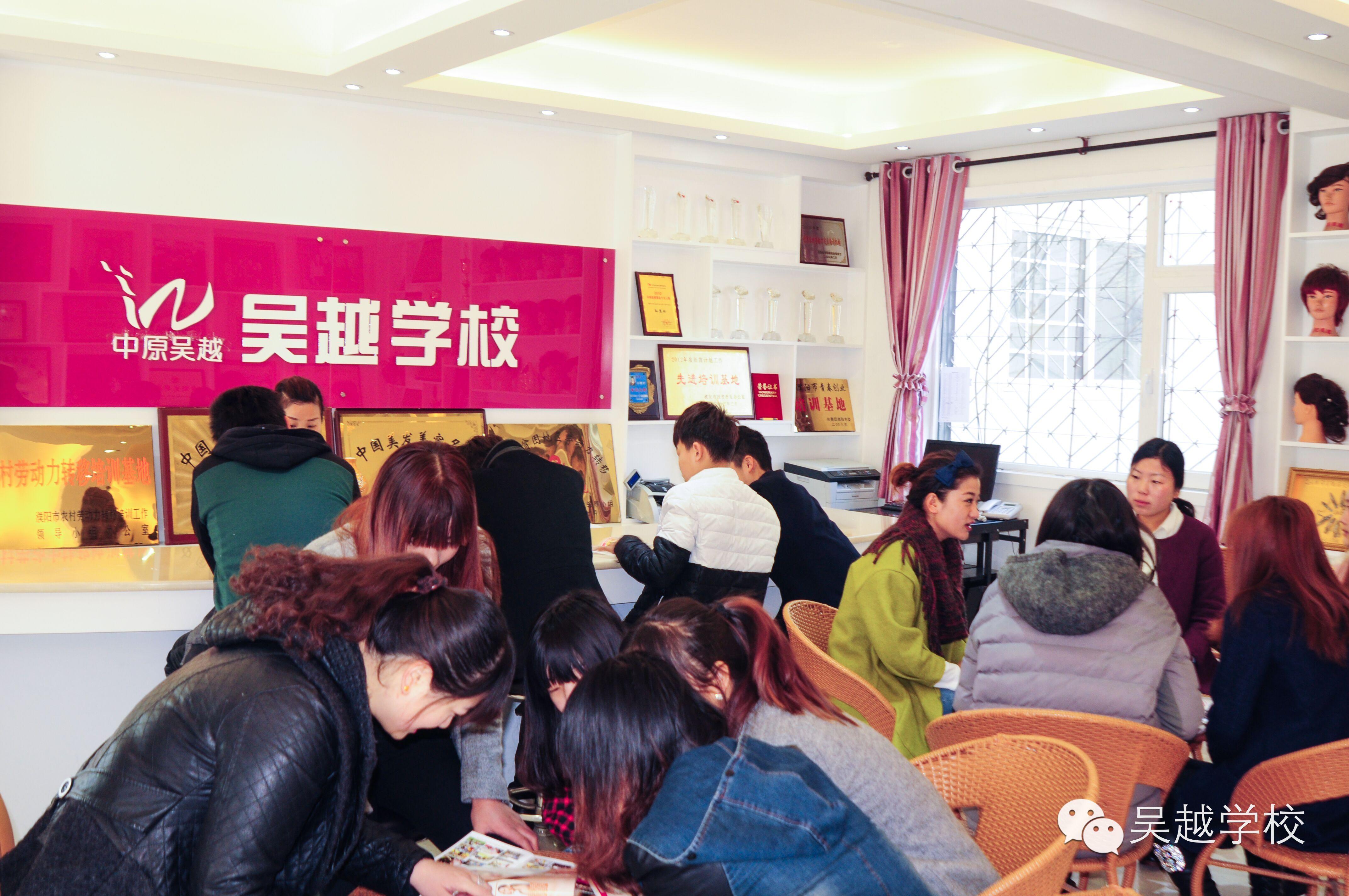【濮陽(yáng)化妝好學(xué)校】你還在等嗎？