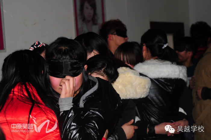 吳越學(xué)校2015年元月一日學(xué)員感恩、責(zé)任、信任課程