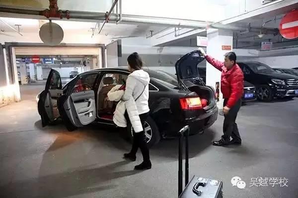 【吳越學(xué)?！恐绖e的美甲師為什么月收入過(guò)萬(wàn)嗎？（美甲師必看）