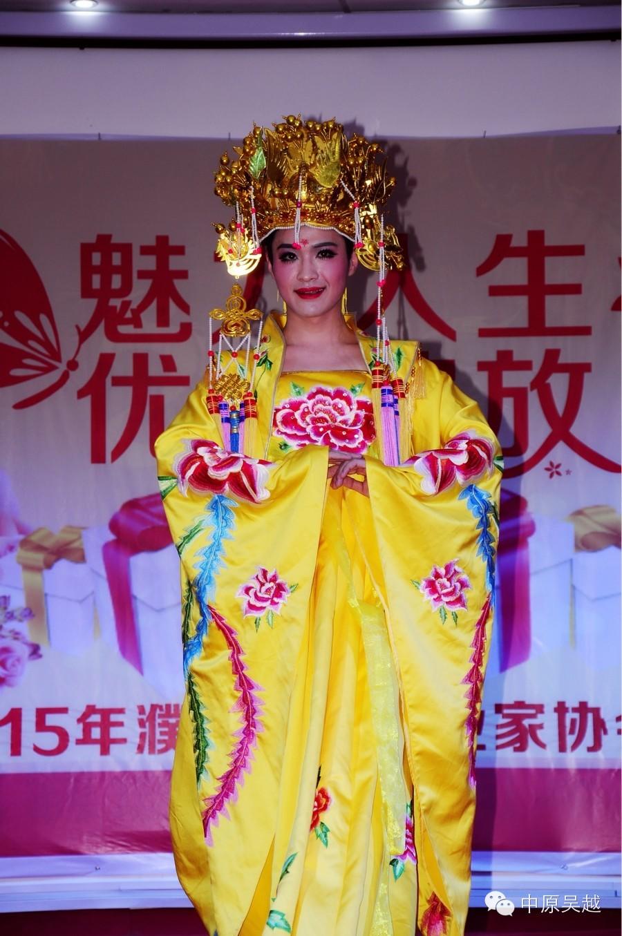 【吳越學(xué)?！繀窃綄W(xué)校的學(xué)員們積極參與以“魅力人生優(yōu)雅綻放”為主題的2015年全市女企業(yè)家協(xié)會年會。