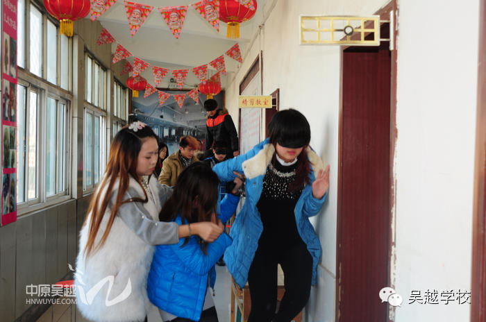 吳越學(xué)校2015年元月一日學(xué)員感恩、責(zé)任、信任課程