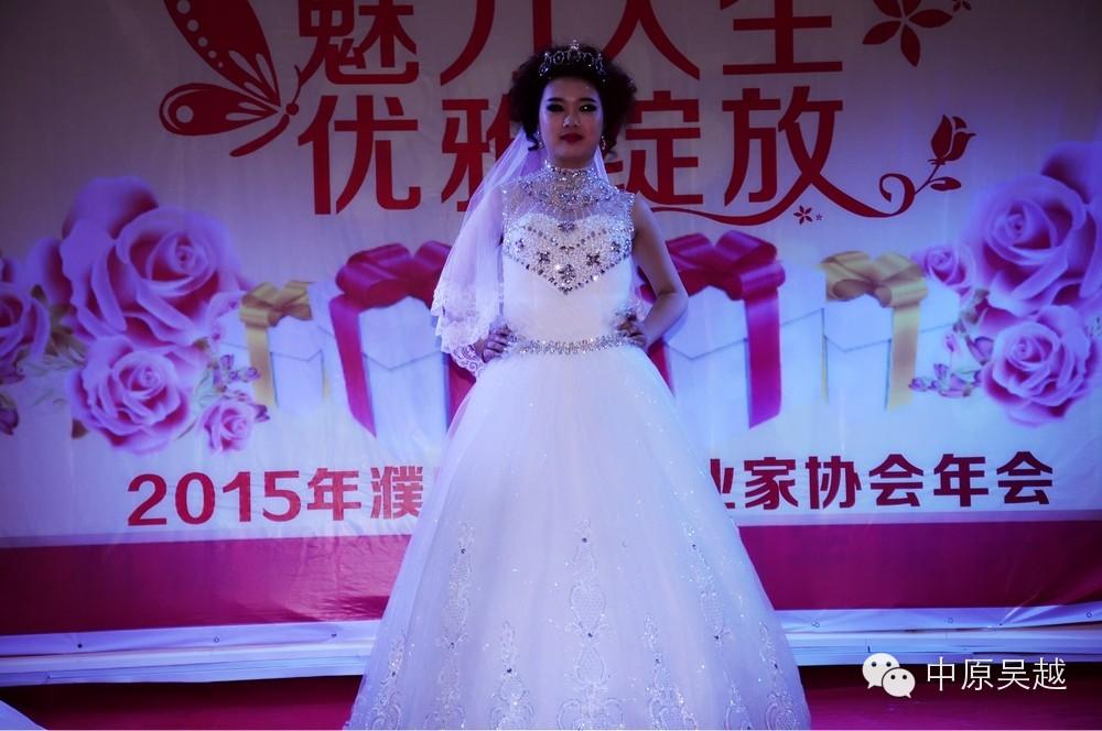 【吳越學(xué)?！繀窃綄W(xué)校的學(xué)員們積極參與以“魅力人生優(yōu)雅綻放”為主題的2015年全市女企業(yè)家協(xié)會年會。