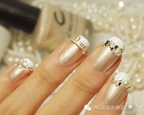 【吳越形象設(shè)計(jì)學(xué)?！棵兰撞患m結(jié)，數(shù)十款最新美甲圖