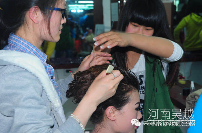 綻放的青春——吳越學?；瘖y專業(yè)學員實操剪影
