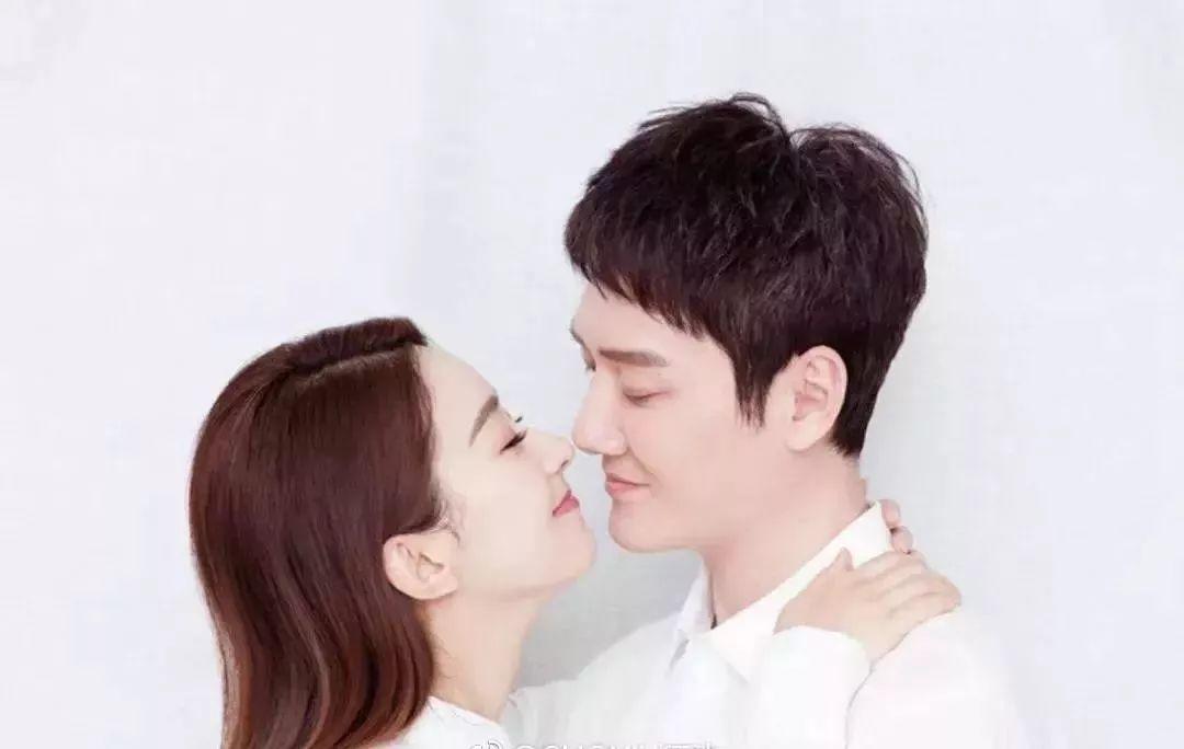 趙麗穎馮紹峰組團(tuán)灑狗糧 時(shí)尚教主結(jié)婚造型仙氣十足