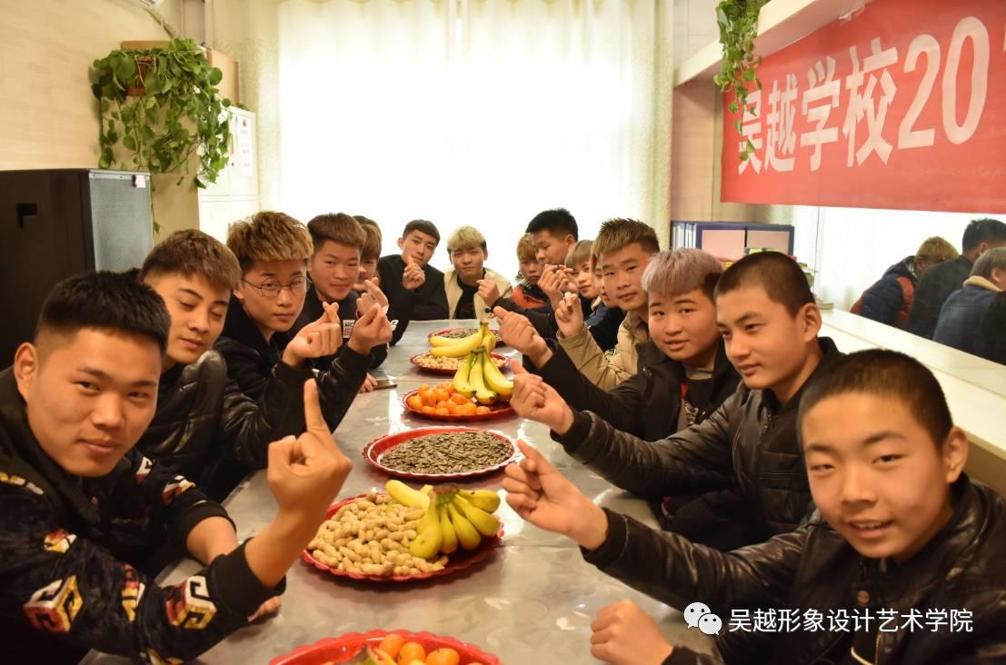吳越學(xué)校2017年美發(fā)班畢業(yè)典禮！