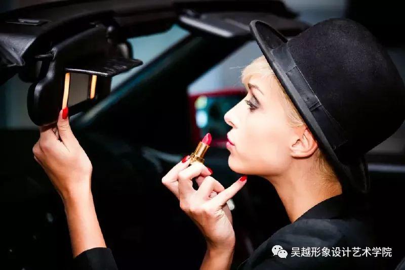 涂口紅、唇膏、唇彩、顏色的技巧！