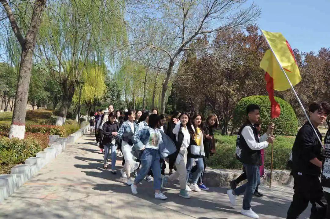 春暖花開(kāi)艷陽(yáng)日，吳越學(xué)員踏春行