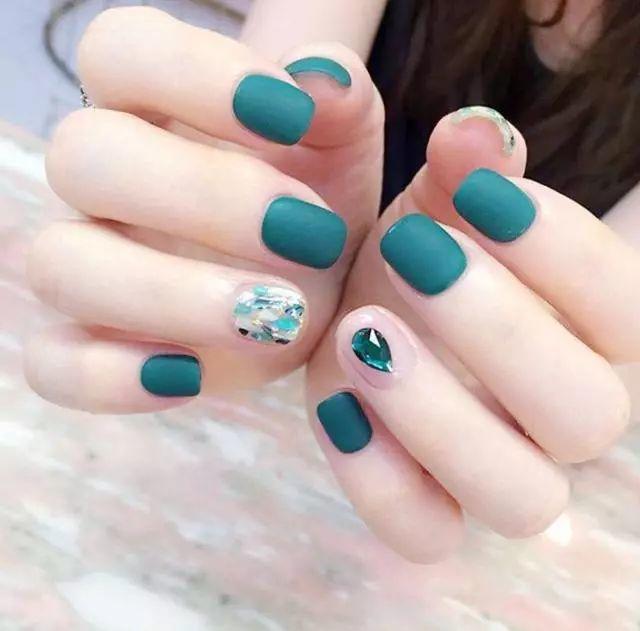 秋冬美甲最新趨勢(shì),現(xiàn)在就開始復(fù)制！