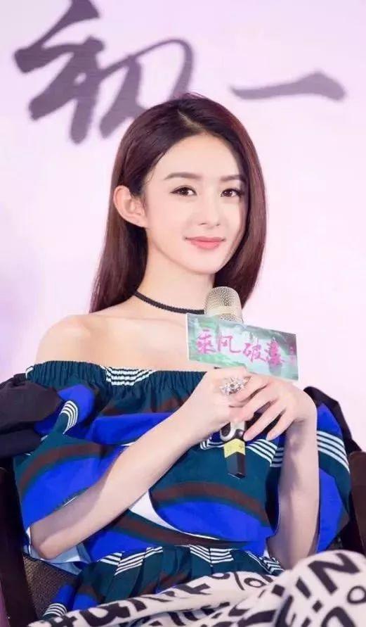 趙麗穎馮紹峰組團(tuán)灑狗糧 時(shí)尚教主結(jié)婚造型仙氣十足