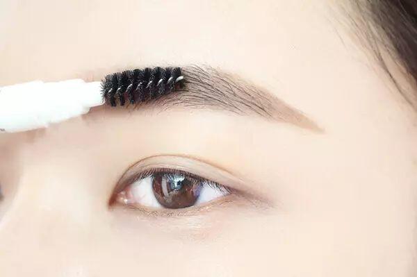 你畫對眉毛了嗎？修眉+畫眉分分鐘就能學會~