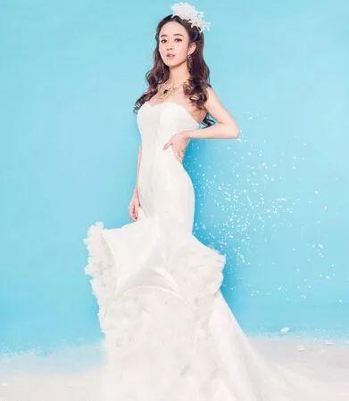 趙麗穎馮紹峰組團(tuán)灑狗糧 時(shí)尚教主結(jié)婚造型仙氣十足