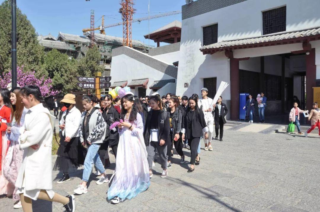 春暖花開(kāi)艷陽(yáng)日，吳越學(xué)員踏春行