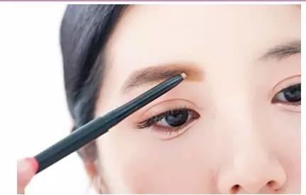 你畫對眉毛了嗎？修眉+畫眉分分鐘就能學會~