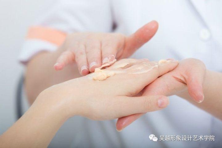 秋天指甲也要補(bǔ)充營養(yǎng)哦！