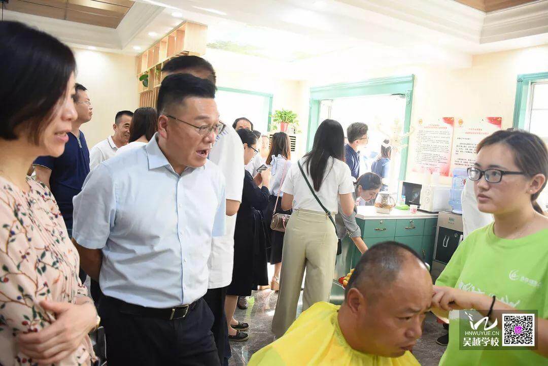 熱烈歡迎全國總工會領(lǐng)導(dǎo)、河南省總工會領(lǐng)導(dǎo)來吳越職業(yè)培訓(xùn)學(xué)校戶外勞動者驛站調(diào)研