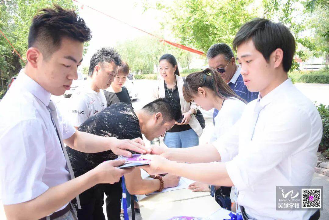 濮陽市美發(fā)美容協(xié)會(huì)首屆行業(yè)高峰論壇圓滿結(jié)束