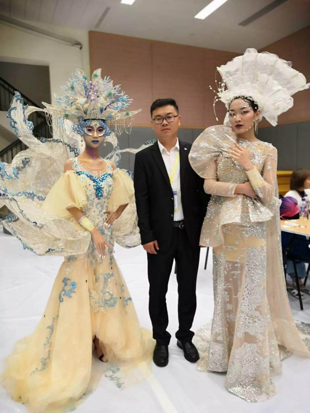 熱烈祝賀吳越學(xué)校老學(xué)員，藝威造型李威榮獲第四十三屆亞洲發(fā)型化妝大賽女士造型總分第三名的好成績(jī)！