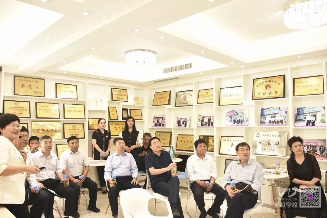 市人大副主任馬宜品一行領(lǐng)導蒞臨吳越學校調(diào)研指導工作