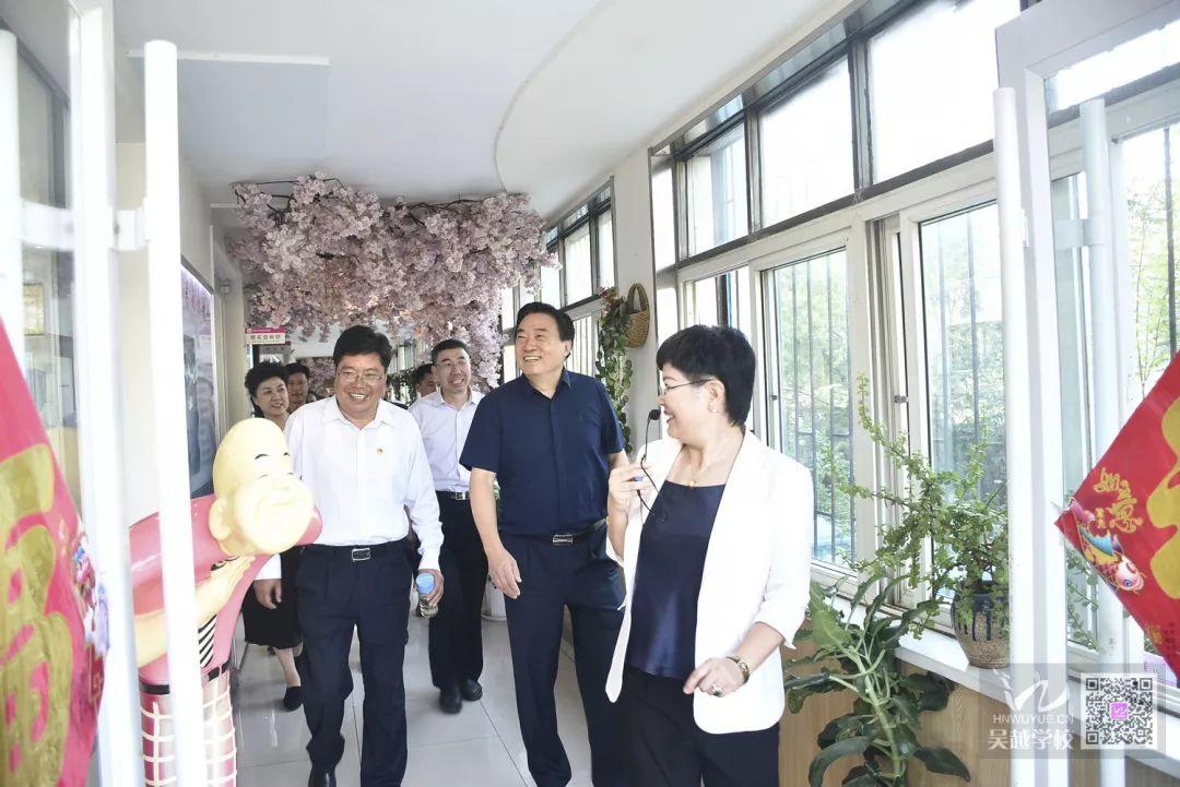 市人大副主任馬宜品一行領(lǐng)導蒞臨吳越學校調(diào)研指導工作